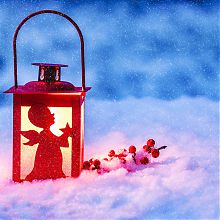 Laterne mit Engel im Schnee
