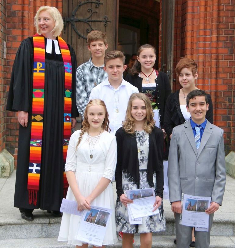 Konfirmation 2016 an der Erlöserkirche - © Bernd Vierthaler die Konfirnanden 2016